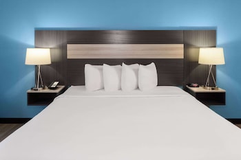 Room, 1 King Bed, Non Smoking