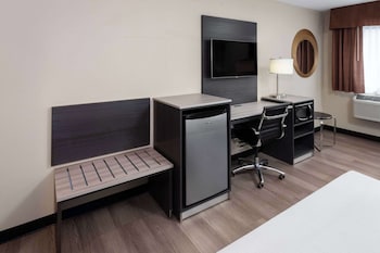 Deluxe Room, 1 King Bed, Non Smoking, Jetted Tub