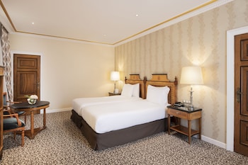 Premium Room (Patio de La Reina View)