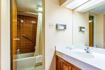 Standard Room, 2 Queen Beds, Non Smoking