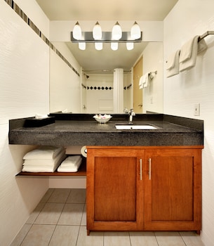 Standard Room, 1 Queen Bed (Exterior Entrance, Stairs Access Only)