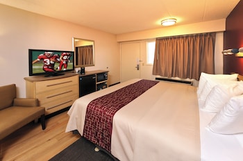 Deluxe Room, 1 King Bed, Accessible (Smoke Free)