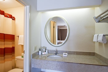 Deluxe Room, 1 King Bed, Accessible (Smoke Free)