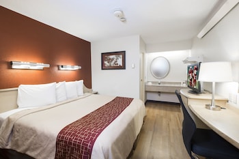 Deluxe Room, 1 King Bed, Accessible (Smoke Free)