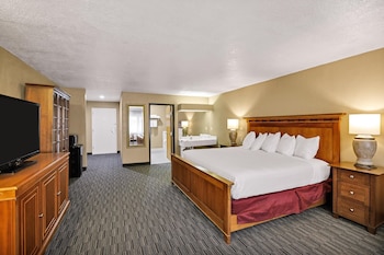 Deluxe Studio Suite, 1 King Bed, Non Smoking