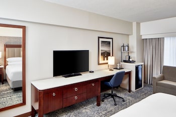 Suite, 1 King Bed with Sofa bed (Mobility Accessible, Roll-In Shower)