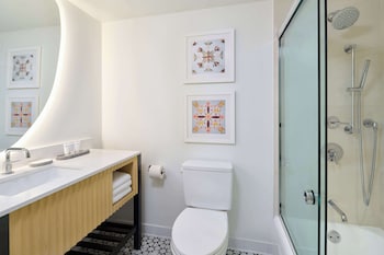 Suite, Multiple Beds, Partial Ocean View (2 Double Beds)