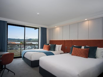 Superior Room, 2 Queen Beds (Lakefacing)