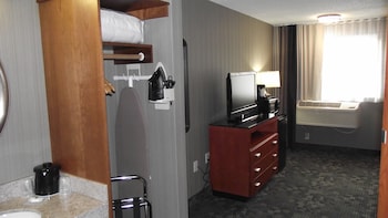 Suite, 1 King Bed, Non Smoking
