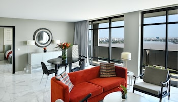 Suite, 1 King Bed, Balcony (Opera)