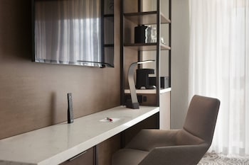 Room, 1 King Bed, Lake View