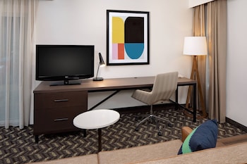 Studio, 1 Queen Bed (Mobility Accessible, Roll-In Shower)