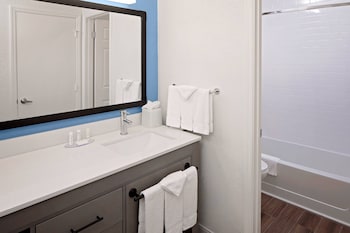 Studio, 1 Queen Bed (Mobility Accessible, Roll-In Shower)