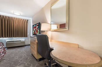 Suite, 1 King Bed with Sofa bed (Smoke Free)