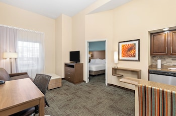 Suite, 1 King Bed, Accessible (Mobility, Roll-In Shower)