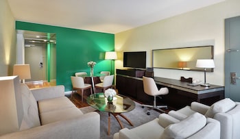 Business Suite, 1 King Bed