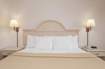 Deluxe Studio Suite, 1 King Bed, Non Smoking