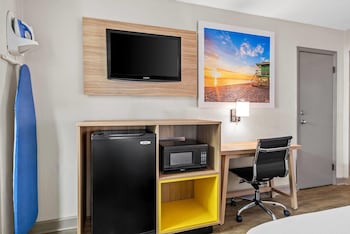 Standard Room, 1 King Bed
