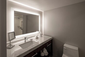 Standard Room, 2 Queen Beds, Balcony