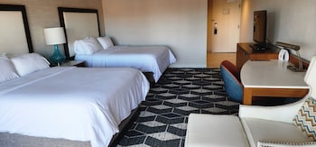 Standard Room, 2 Queen Beds, Balcony