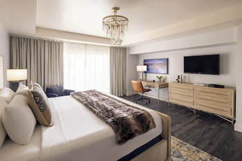 Suite, 1 Bedroom, Balcony, Courtyard View (Dining)