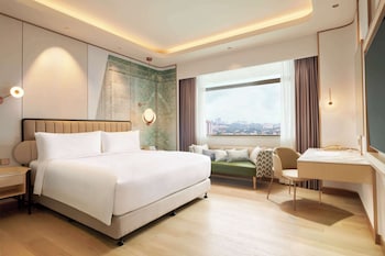King Royal Suite with Lounge Access