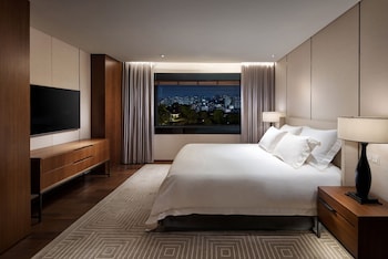 Superior Suite Double, Includes Executive Lounge access, Sauna (Excludes Outdoor Pool Access)