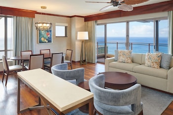 Suite, 3 Bedrooms, Accessible (Penthouse, Hearing, Roll-in Shower)