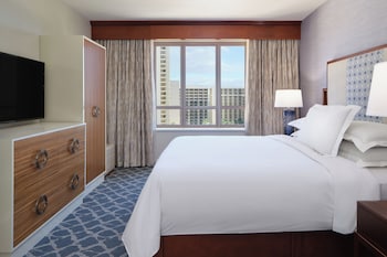 Suite, 2 Bedrooms, City View (1 King & 2 Doubles)