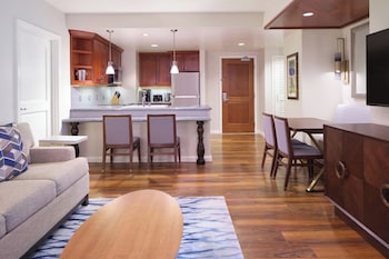Suite, 2 Bedrooms, Accessible, Partial Ocean View (Hearing, Balcony, 2 Kings)