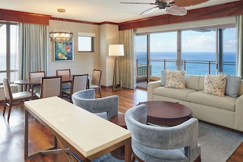 Suite, 3 Bedrooms, Accessible (Penthouse, Hearing, Roll-in Shower)