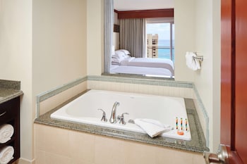 Suite, 3 Bedrooms, Accessible (Penthouse, Hearing, Roll-in Shower)