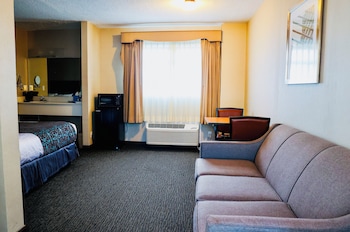Luxury Suite, 2 Queen beds, Living/Dining area