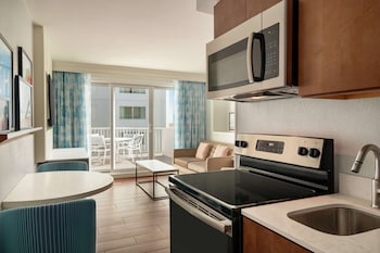Junior Suite, 1 King Bed, Balcony, Partial Ocean View
