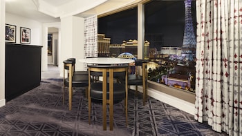 Ultra Panorama Suite, 1 King Bed, Non Smoking (Newly Renovated)