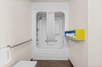 Standard Room, 1 Queen Bed, Accessible