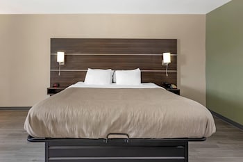 Suite, 1 King Bed, Accessible, Smoking