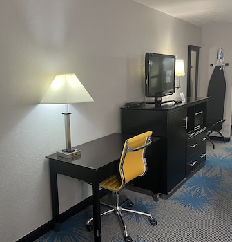 Standard Room, 1 King Bed