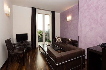 Suite, 1 King Bed, Balcony