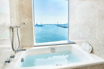 Premium Room, 1 King Bed, Bay View