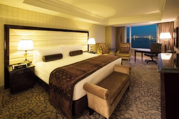 Premium Room, 1 King Bed, Club Lounge Access, Bay View