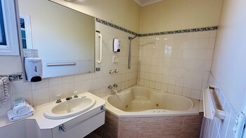 King Room with Spa Bath