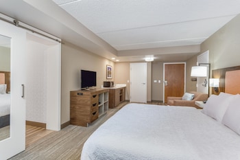 Suite, 1 King Bed, Accessible, Kitchenette (Mobility & Hearing, Roll-in Shower)