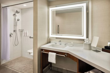 Room, 1 King Bed, River View (Mobility/Hearing Access, Transf Shwr)