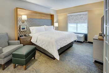 Suite, 1 King Bed, Accessible Bathtub (Mobility)