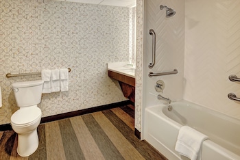 Suite, 1 King Bed, Accessible Bathtub (Mobility)