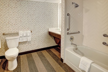 Suite, 1 King Bed, Accessible Bathtub (Mobility)