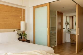 Red Level Supreme Room Panoramic Views