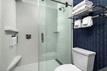 Studio, 2 Queen Beds (Hearing Accessible)