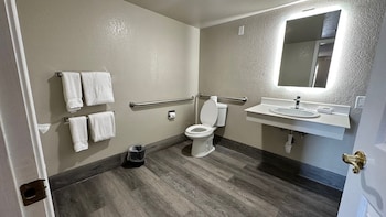 Room, 1 King Bed, Accessible, Non Smoking (Mobility Accessible)